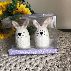 10 Strawberry Street EASTER Bunnies Salt Pepper SHAKERS